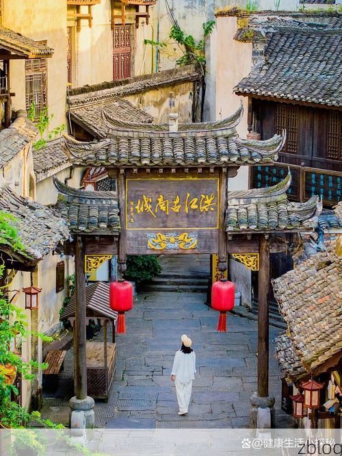 洪江古商城：沅水码头与吊脚楼下的防疫持久战